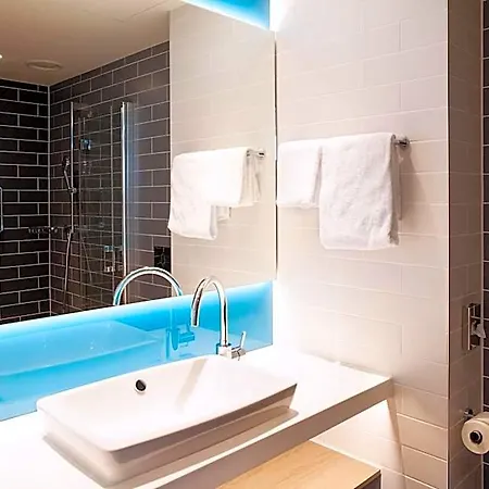 호텔 Express And Monheim Am Rhein By Ihg 3*